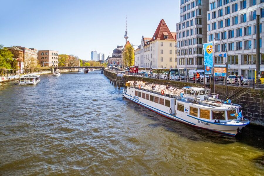 Berlin: Boat Tour Along the River Spree - Using the audio guide without missing the views