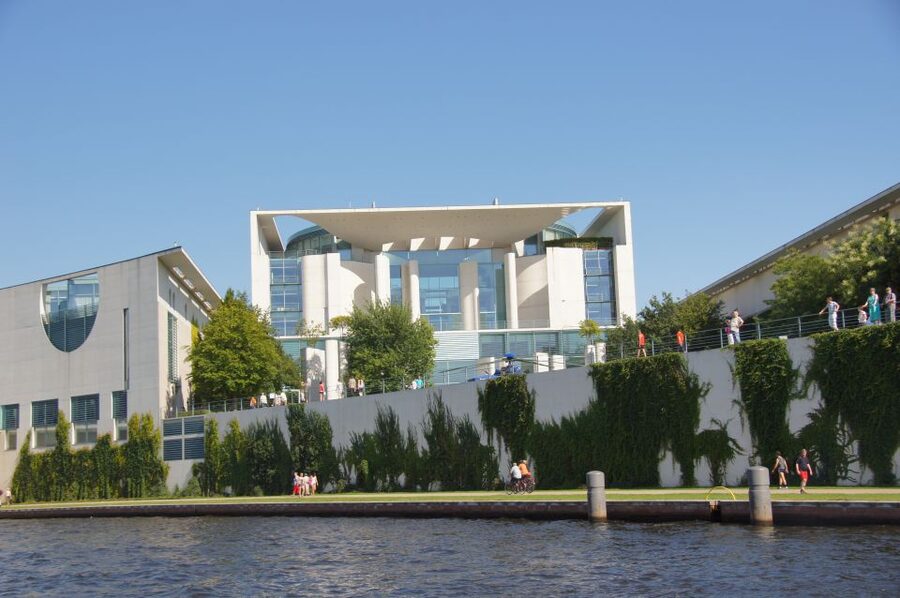 Berlin: Dinner Cruise on the Spree with Prosecco - What the Spree route adds to a Berlin dinner