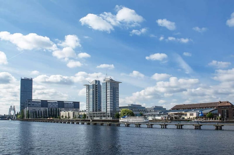 Berlin: East Side Gallery Spree Cruise in a Solar Catamaran - Treptow Park and the Open River