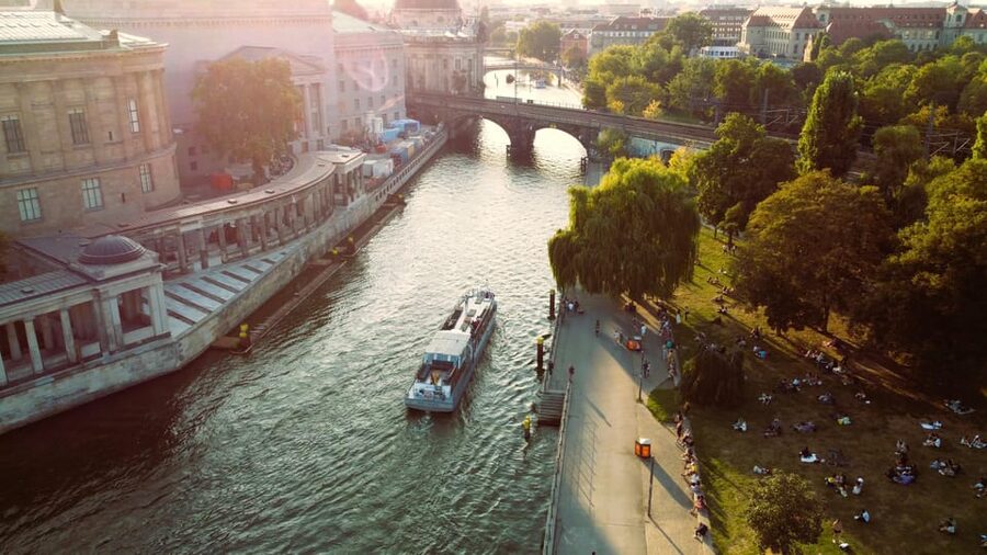 Berlin: Evening Boat Cruise – Romance & Moonlight - Key points to know before boarding