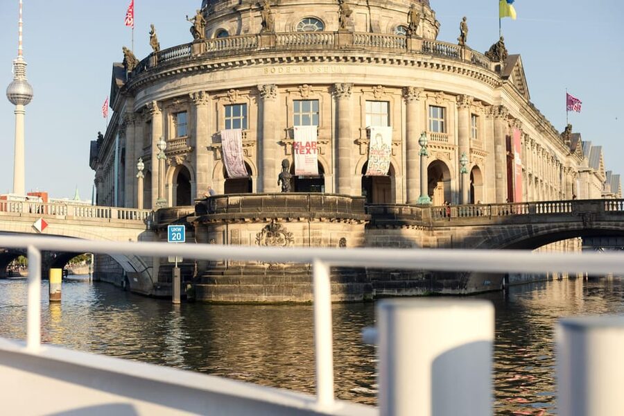 Berlin: Evening Boat Cruise – Romance & Moonlight - Should you book the Berlin moonlight cruise?