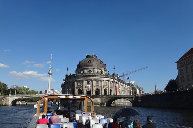 Berlin sightseeing boat tour on the Spree - A calm first look at Berlin from the Spree