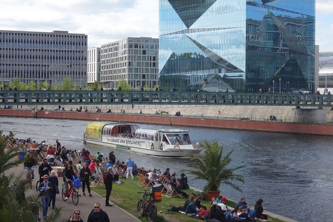Berlin sightseeing boat tour on the Spree - Mühlendammschleuse and the beginnings of Berlin