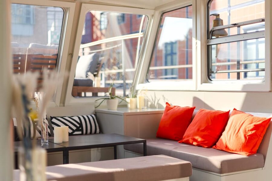 Berlin: Sightseeing Boat Tour on the Spree for Families - Upper deck comfort, food, and the indoor option