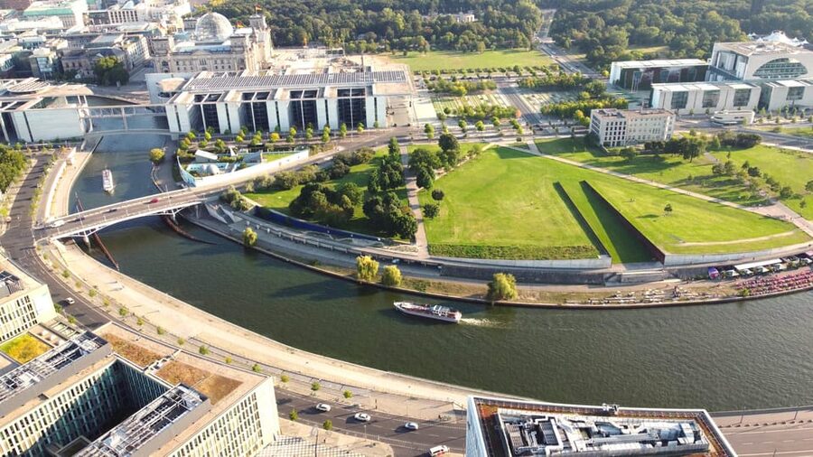 Berlin: Sightseeing Boat Tour on the Spree for Families - Family value, dogs, and accessibility