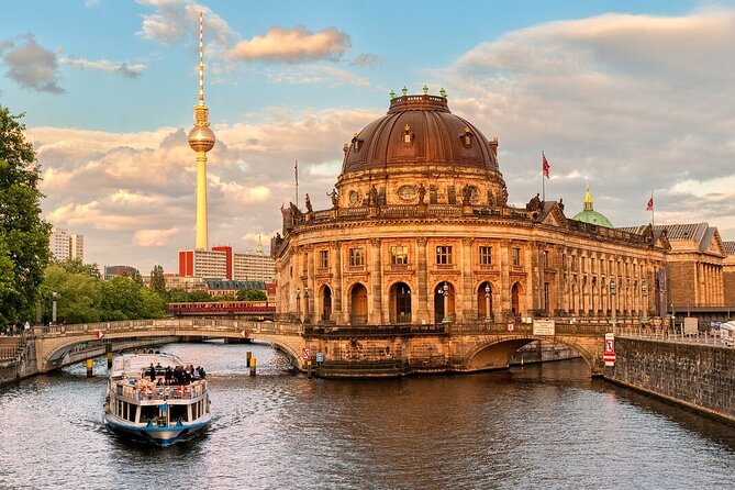 Berlin Spree River Sightseeing Cruise Experience - What this short Spree cruise actually gives you