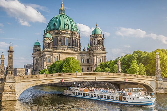 Berlin Spree River Sightseeing Cruise Experience - Boarding at Friedrichstraße