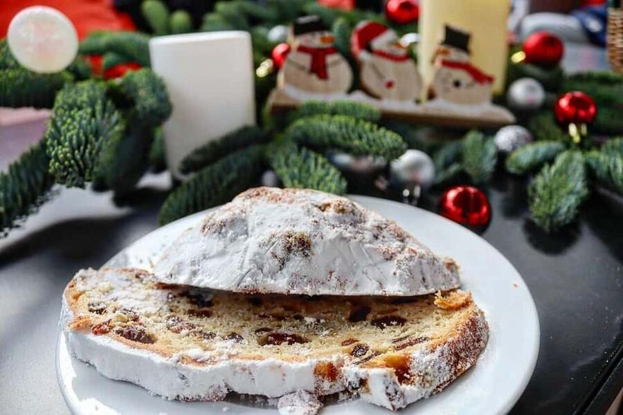 Berlin: Winter Spree Cruise with Mulled Wine and Christmas Stollen - The government district and the Reichstag