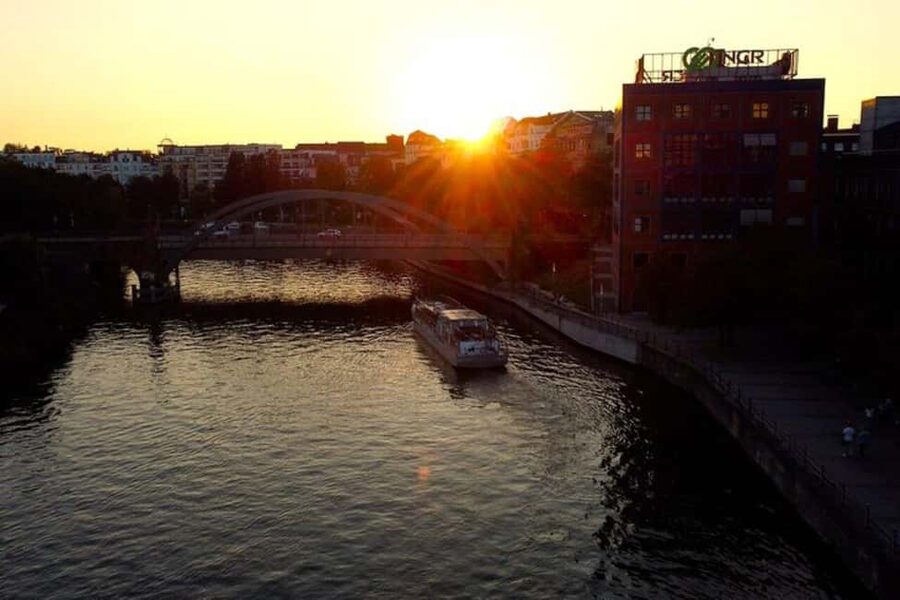 Berlin: Winter Spree Cruise with Mulled Wine and Christmas Stollen - Nikolai Quarter and old Berlin