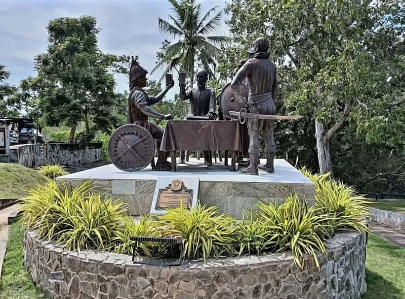 BOHOL: Chocolate Hills, Tarsiers and Loboc River Day Tour - Pickup from Panglao and the road inland