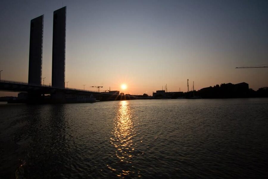 Bordeaux: Evening Apéritif Cruise on the River Garonne - Key points to know before booking
