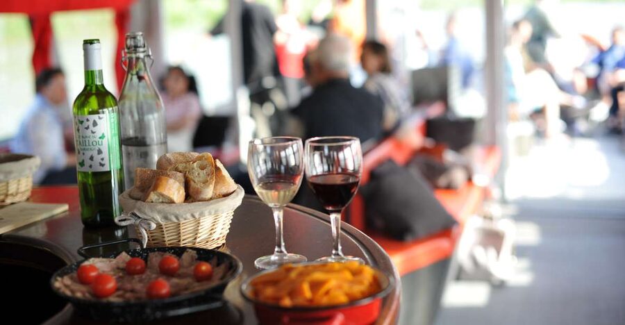 Bordeaux: Evening Apéritif Cruise on the River Garonne - From Stone Bridge to the Cité du Vin