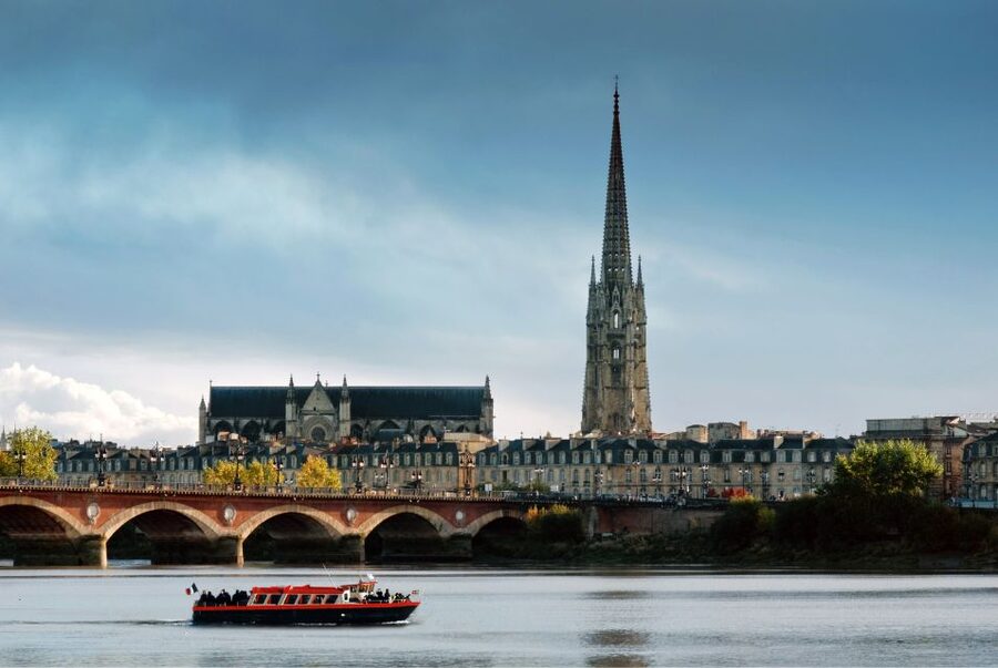 Bordeaux: River Cruise with Commentary, Wine and Canelé - Boarding at Ponton d’Honneur