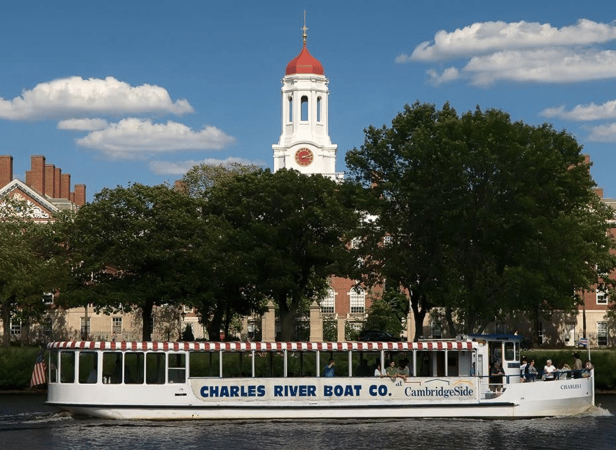 Boston: Charles River Sightseeing Cruise - Why the live guide matters