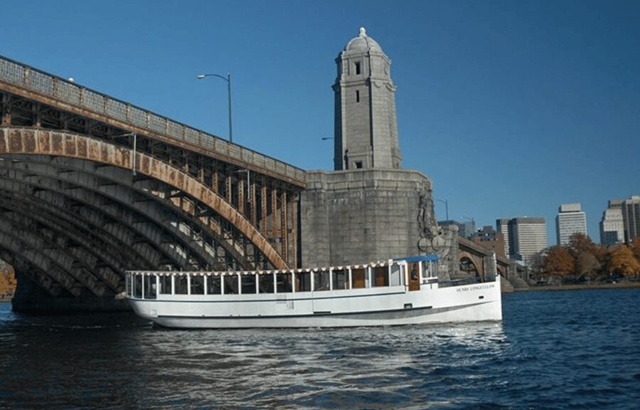 Boston: Charles River Sightseeing Cruise - From Lechmere Canal Park to the open river