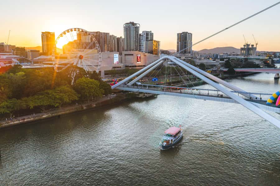 Brisbane: Cruise to Lunch Package: 10:30am-2pm (3.5hr) - Who should book this experience