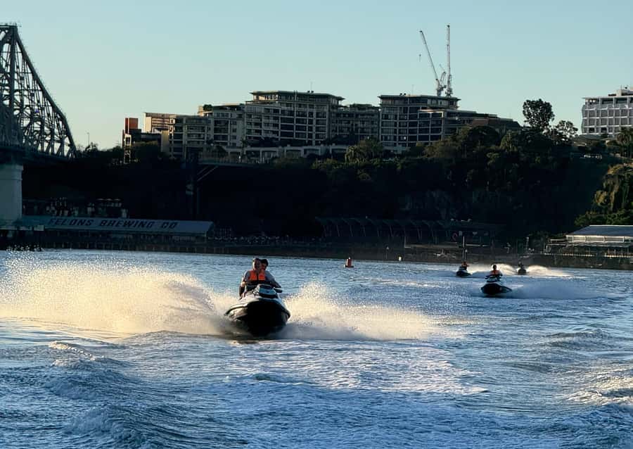 Brisbane: Sunset Jetski Tour on the Brisbane River - Riding past Brisbane City and South Bank