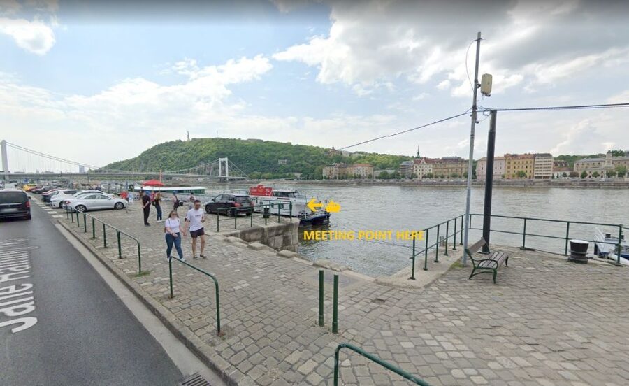Budapest: 1-hour Sightseeing Danube River Cruise - Parliament, Castle Hill, and Matthias Church