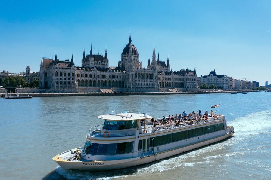 Budapest: 1-hour Sightseeing Danube River Cruise - Gellért Hill and Budapest’s central bridges