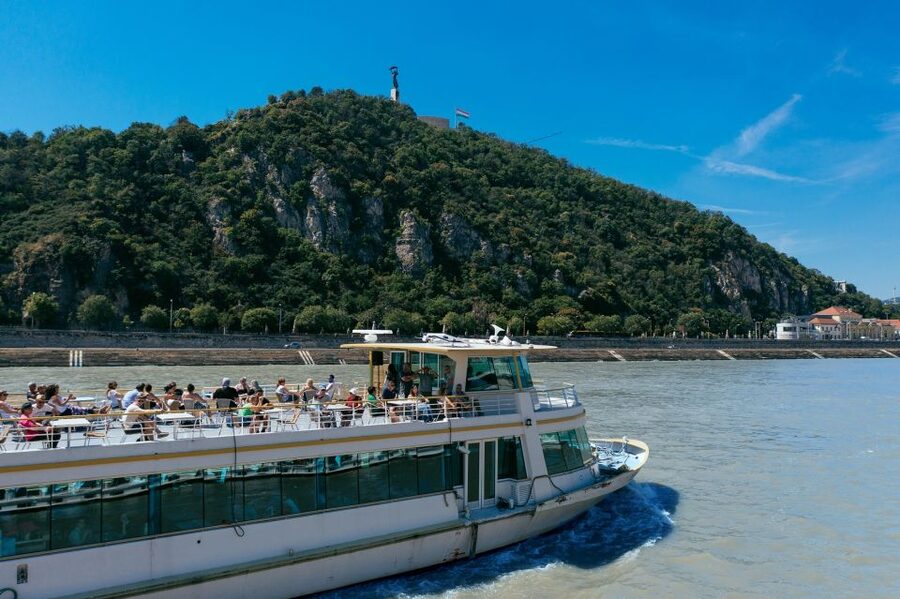 Budapest: 1-hour Sightseeing Danube River Cruise - Why an evening departure can be worth choosing