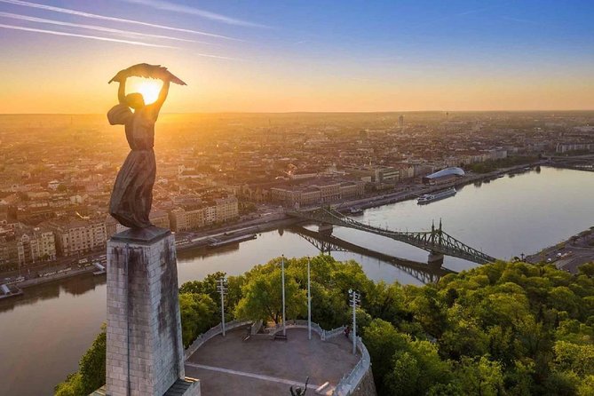 Budapest: 3-Hour Live-guided Bus Tour and 1-hour River Cruise - Heroes’ Square and Hungary’s national story