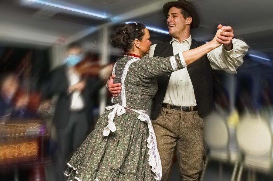Budapest: 4-Course Dinner River Cruise with Live Folk Music - Who will enjoy this cruise most?