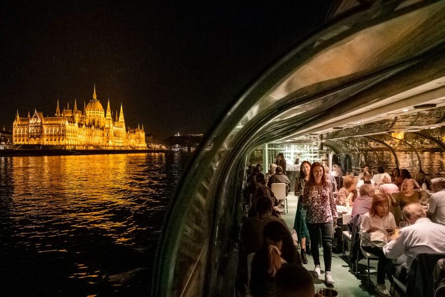 Budapest: Candlelit Dinner River Cruise with Live Music - Watching Parliament glow across the Danube