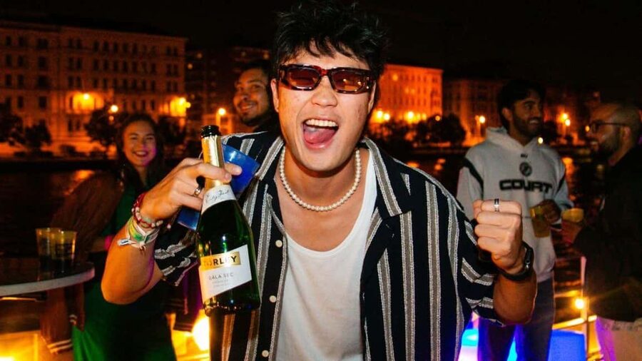 Budapest: Danube Beat Party Cruise with DJ & Drink Packages - The Morrisons 2 after-party and Party Bus