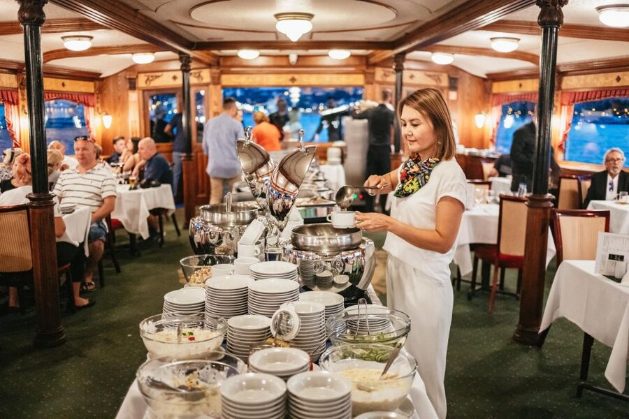 Budapest: Danube River Cruise with Dinner and Prosecco - Timing, comfort, and practical details