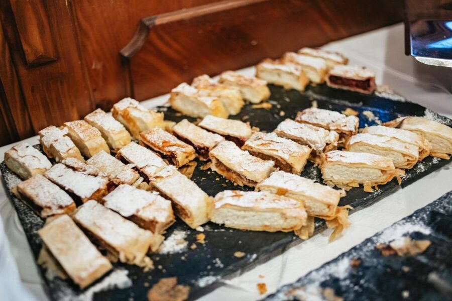 Budapest: Danube River Cruise with Dinner and Prosecco - Who should book this Budapest dinner cruise?