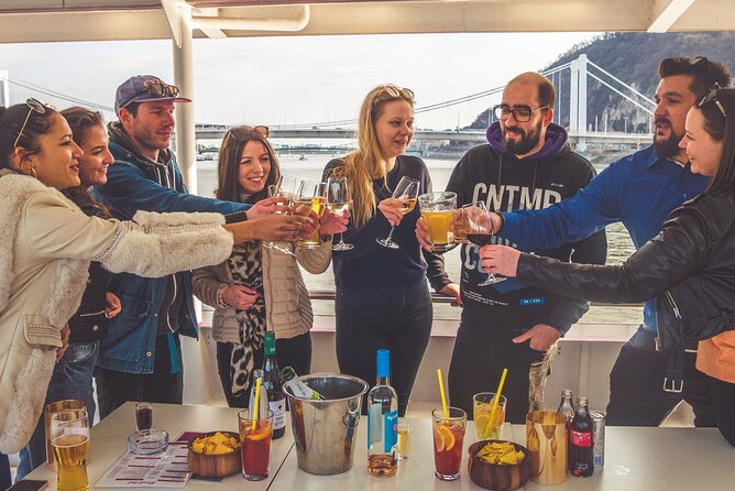 Budapest Danube Sightseeing Cruise with Unlimited Drinks - Seating, service, and the best place for photos