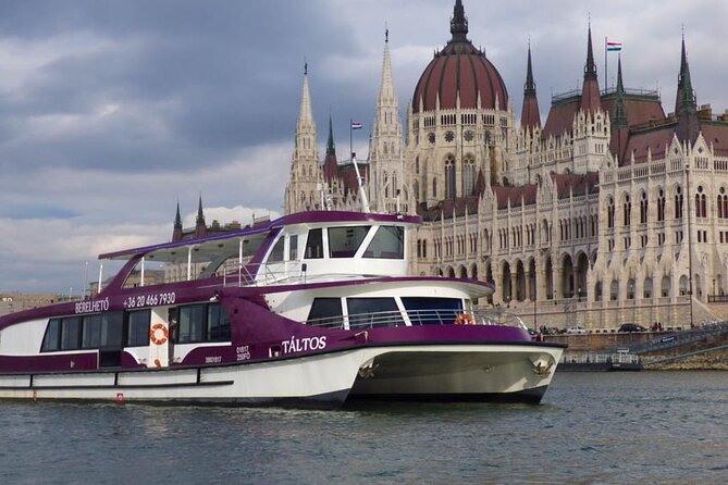 Budapest Danube Sightseeing Cruise with Unlimited Drinks - Music, atmosphere, and who will enjoy it