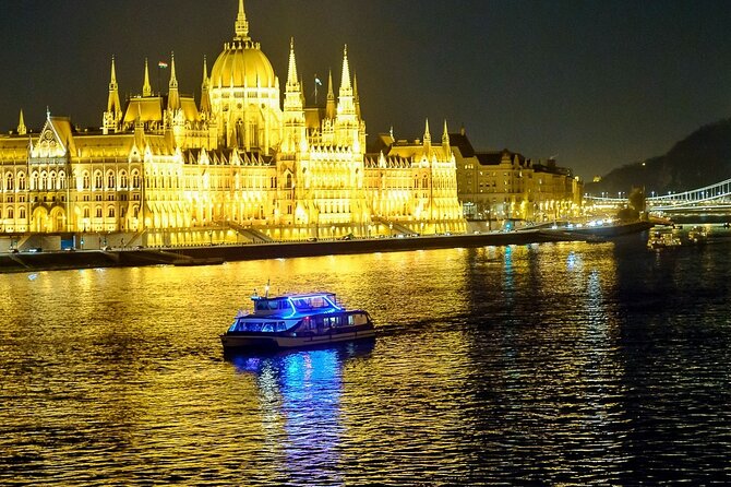 Budapest Danube Sightseeing Cruise with Unlimited Drinks - What the route shows you in one hour