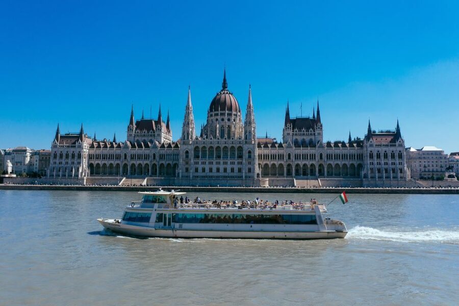 Budapest: Day or Night River Cruise on Panoramic Boat - Choosing between a midday and evening sailing