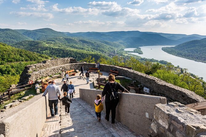 Budapest Hike to Visegrád Castle w or wo Sauna/Danube beach - Who should book this outing