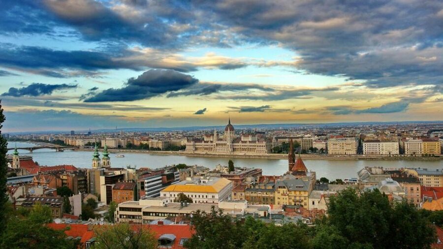 Budapest: Sightseeing Cruise on the Danube - Citadella and Gellért Hill