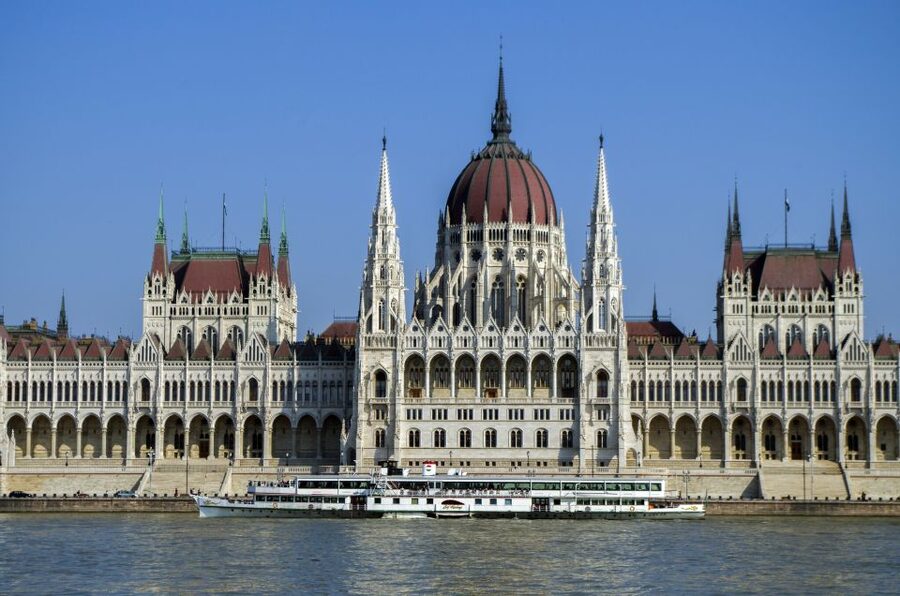 Budapest: Sightseeing Cruise on the Danube - Live music, drinks, and the engine room