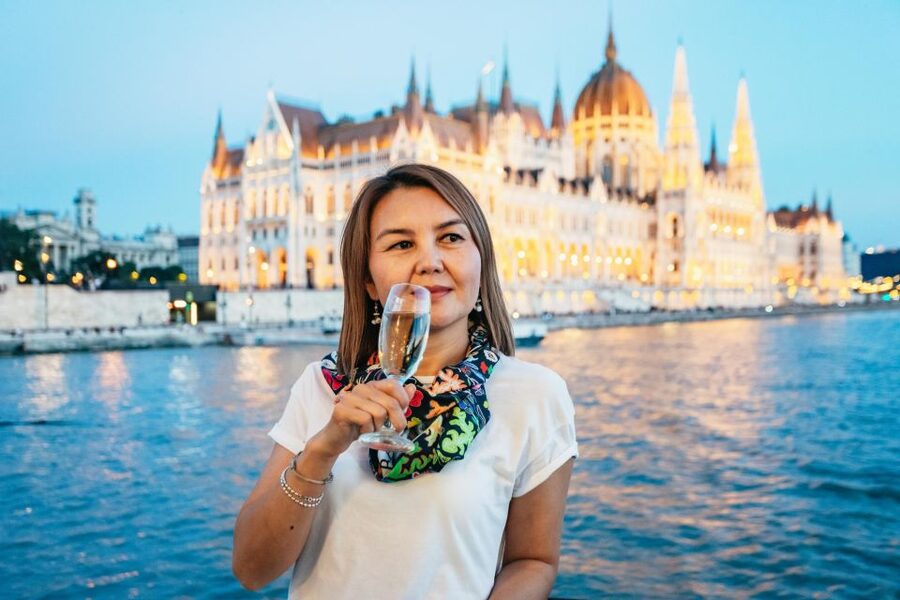 Budapest: Sightseeing Cruise on the Danube - Choosing noon, sunset, or the 10 pm sailing