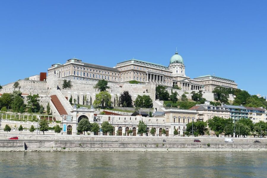 Budapest: Sightseeing Cruise on the Danube - Boarding at Akadémia 2 ponton