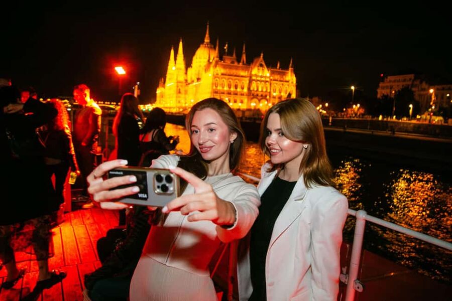 Budapest: Sightseeing River Cruise with Unlimited Cocktails - Sunset timing matters more than people expect