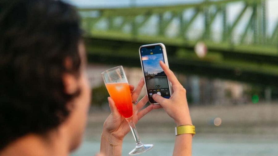 Budapest: Sightseeing River Cruise with Unlimited Cocktails - Who will enjoy this cruise most