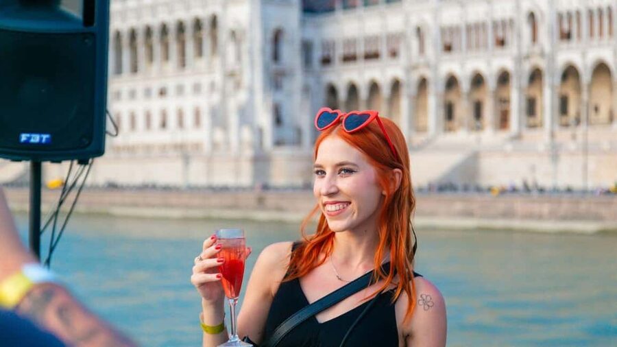 Budapest: Sightseeing River Cruise with Unlimited Cocktails - Should you book the Budapest unlimited cocktail cruise?
