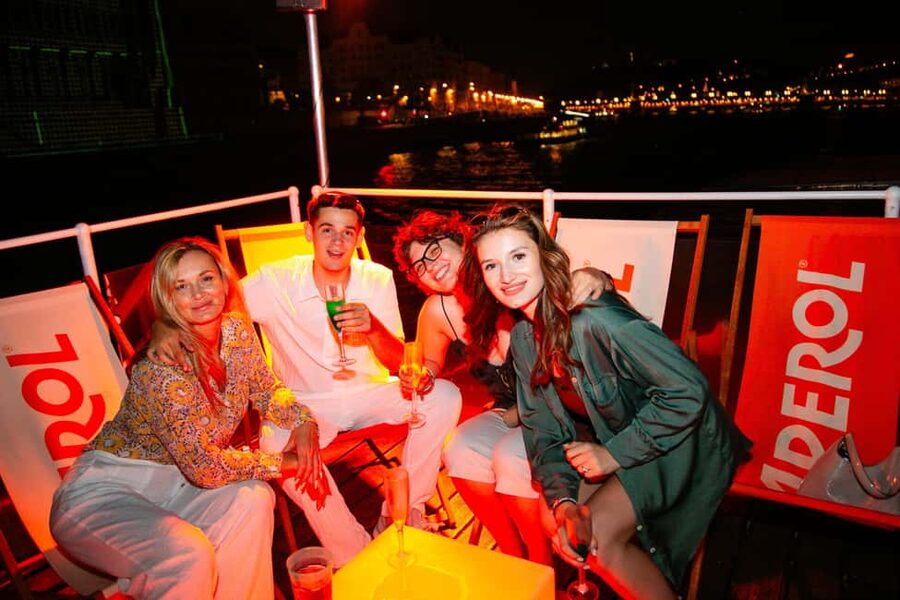 Budapest: Sightseeing River Cruise with Unlimited Cocktails - The route from Parliament to the southern bridges