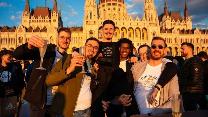 Budapest: Sip and Sail River Cruise with Unlimited Prosecco - Petőfi Bridge to Rákóczi Bridge