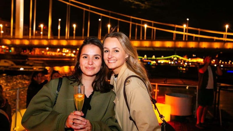 Budapest: Sip and Sail River Cruise with Unlimited Prosecco - The return past Budapest’s brightest landmarks