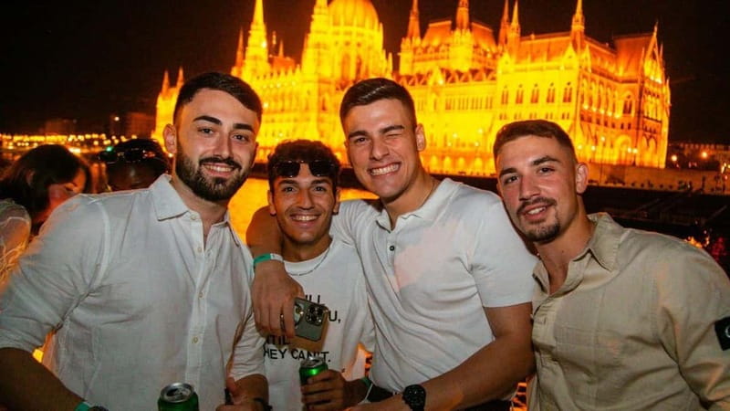 Budapest: Sip & Sail Danube Cruise with Unlimited Beer - Music, seating, and the audio guide