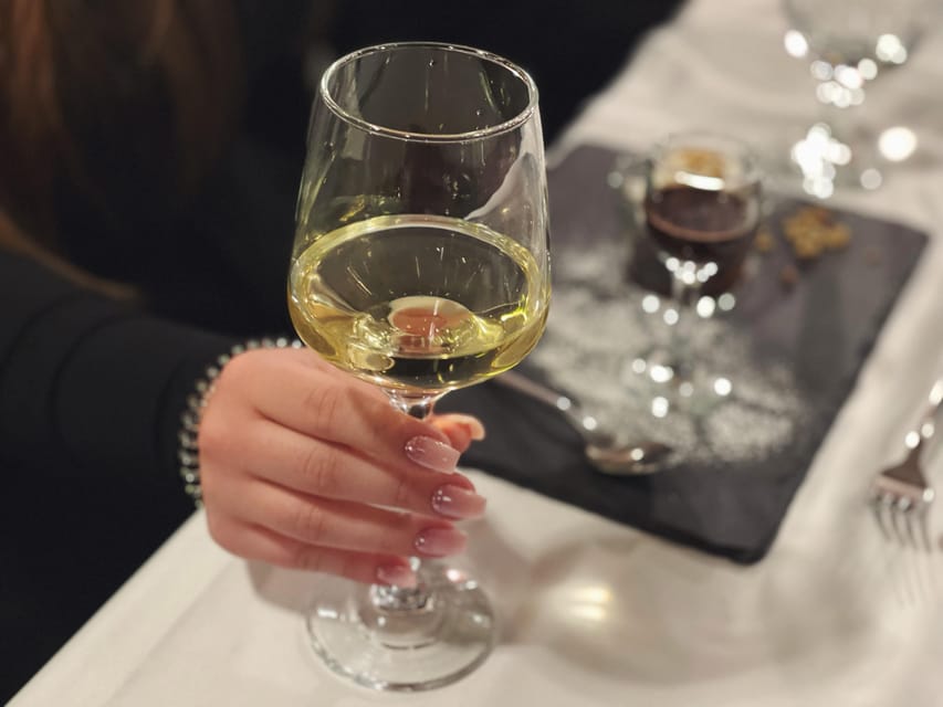 Budapest: Wine & Dine Cruise on the Danube - A two-hour evening with a fixed pace
