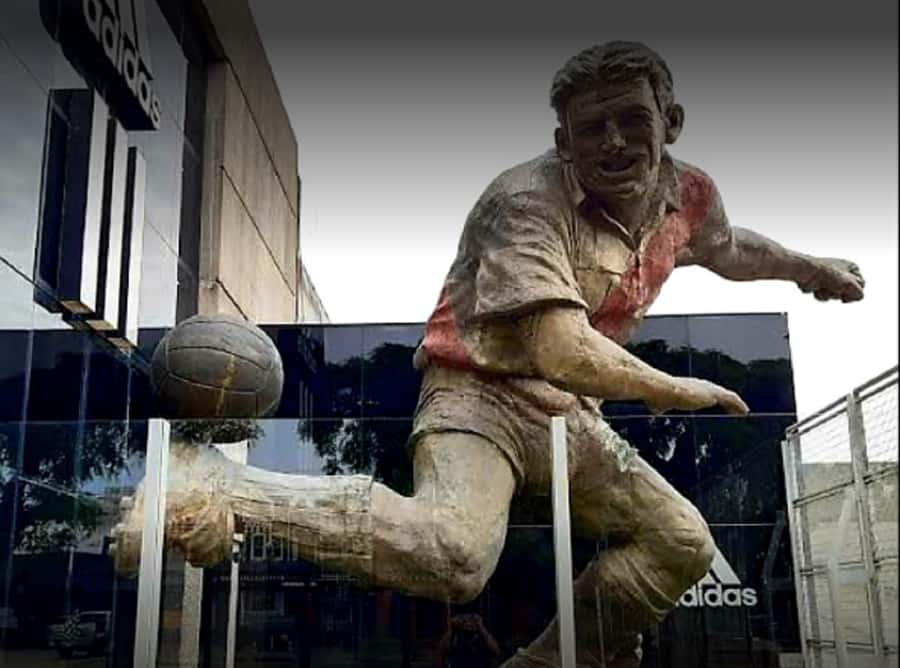 Buenos Aires: Tickets to River Plate Museum - What the guide and language setup mean