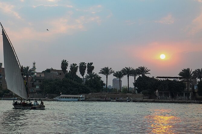 Cairo/Giza: Nile Sunset, Dinner Cruise, Show & Private Transfer - What dinner is like on board