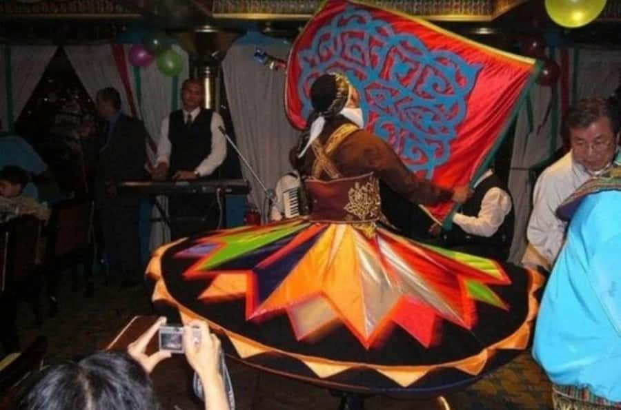 Cairo: Nile Dinner Cruise with Belly Dancer Show with Pickup - Sunset views before the show